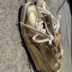 Onitsuka Tiger 메탈릭 골드 스니커즈