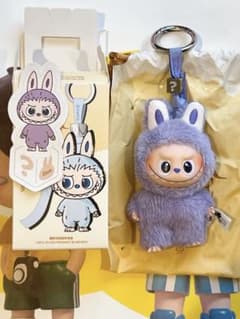 POP MART PIN FOR LOVE イニシャル【？】ラブブのサムネイル