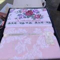 VALENTINO Vロゴ 総柄 大判 毛布 ブランケット 2026年最新】valentino 毛布の人気アイテム - メルカリ