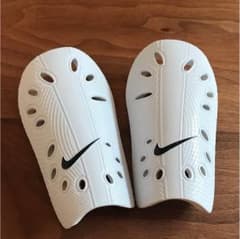 子供 ジュニア サッカー すね当て ナイキのサムネイル