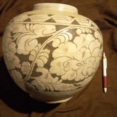 中国陶磁器　宋磁州窯　吹き彫り壺 中国陶磁器 宋磁州窯 吹き彫り壺 - メルカリ