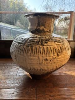 【大迫力】現代作家物 白釉 鉄絵 大壺 花器 34cm 銘あり 壺 陶芸 大迫力】現代作家物 白釉 鉄絵 大壺 花器 34cm 銘あり 壺 陶芸 - メルカリ