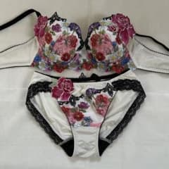 ワコール サルート ブラジャー ショーツ C75 M - メルカリ