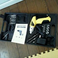 専用出品　バッテリー式　電動ドライバー　セット　一度使用のサムネイル