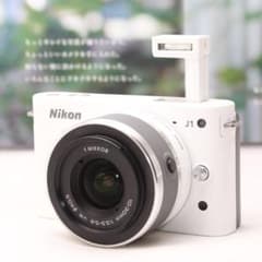 しいな様専用❤憧れのホワイトカメラでミラーレスデビュー❤Nikon 1 J1のサムネイル