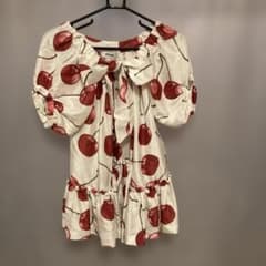 イタリア製定価１８万モスキーノ　チェリーブラウス　MOSCHINO 未使用タグ付 イタリア製定価18万モスキーノ チェリーブラウス MOSCHINO 未使用