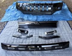 Thumbnail of 三菱新型デリカD:5 CV1W純正フロントバンパーグリルセット、リアガーニッシュ