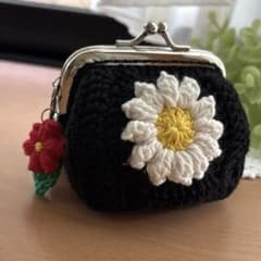 ハンドメイド　かぎ針編みがま口ポーチ　小銭入れ　花モチーフ編み　グラニースクエア ハンドメイド かぎ編みがま口ポーチ 小銭入れ グラニースクエア