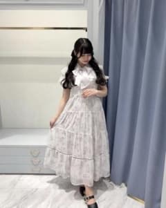evelyn ラメフリルギャザー花柄ワンピース ロング - メルカリ