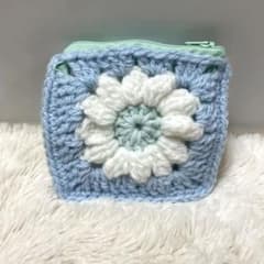 グラニースクエア　ポーチ　小物入れ　収納　　デイジー　お花　ハンドメイド　鍵あみのサムネイル