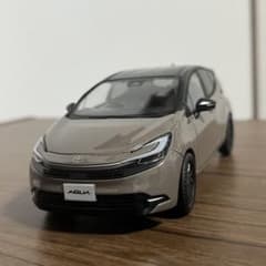 非売品 トヨタ アクア AQUA カラーサンプル ツートンミニカー 美品