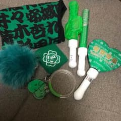 ももクロ 有安杏果 サイリウムなどのサムネイル