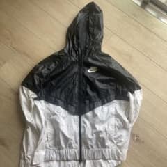 NIKE ウィンドブレーカー ブラック×ホワイト