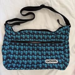 OUTDOOR 大きめショルダーバッグ　美品　スカル柄　ユニセックスのサムネイル