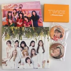 TWICE Kura Kura アルバム カード・缶バッチ付きのサムネイル