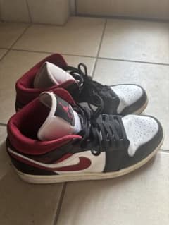 NIKE Air Jordan 1 Midのサムネイル