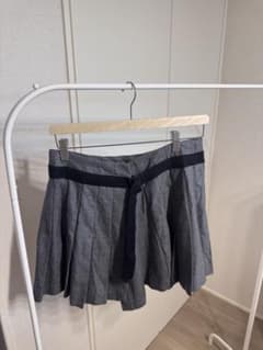 MAISON KITSUNÉ グレー プリーツスカートのサムネイル