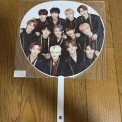 即購入⭕️ SEVENTEEN 集合 うちわ 4点セット - メルカリ