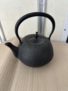 鉄瓶 南部鉄器 霰文様 黒 伝統工芸品 - メルカリ