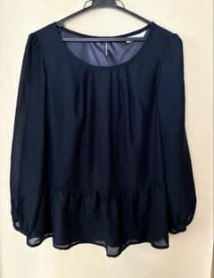 ［新品・未使用】 【chambre croissant 】 ネイビー長袖ブラウスのサムネイル