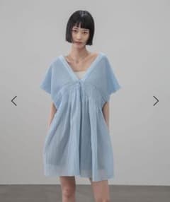 LOWRYSFARM シャーリング 深Vネック 半袖 チュニック ライトブルーのサムネイル