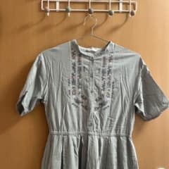 刺繍ワンピース（緑）のサムネイル