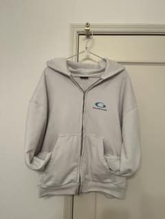LOOP SPORTS ICON HOODIEロゴプリント ジップパーカー - メルカリ