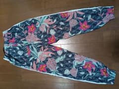 adidas フローラル ジョガーパンツのサムネイル