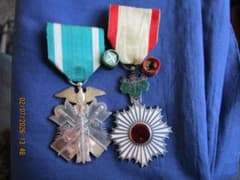 勲章 功七級金鵄章 旭日章 旧日本軍 勲章メダル 箱なし 2組 - メルカリ