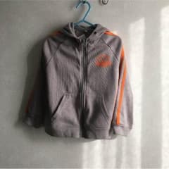 キッズ服のサムネイル