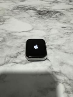 Apple Watch SE 40mm GPSモデル　第一世代 美品✨のサムネイル