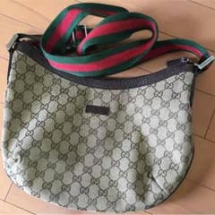 GUCCI肩掛けカバンのサムネイル