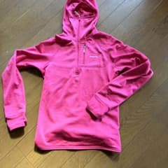 フード付きのパーカです。のサムネイル