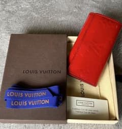 正規品美品LOUIS VUITTON ヴェルニ ミュルティクレ4キーケースレッド