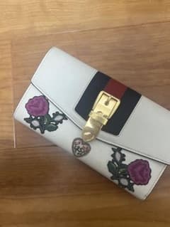 GUCCI 長財布 ホワイト フラワー刺繍 - メルカリ