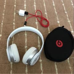 激安！半額！beats ワイヤレス ヘッドフォン 充電器付き！のサムネイル