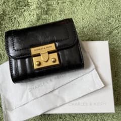 CHARLES & KEITH 三つ折り財布 ブラックのサムネイル