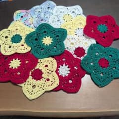 ハンドメイド 花型コースター 手編み 4枚セットのサムネイル