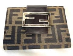 中古品 FENDI ロゴタイプ二つ折り財布のサムネイル