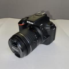 (タバコ臭アリ)Nikon D5600 ダブルズームキット＋バッテリー2個セットのサムネイル