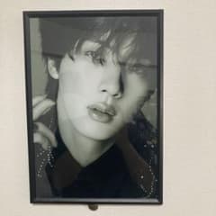 BTS　JIN モノクロA4サイズ額入り写真のサムネイル