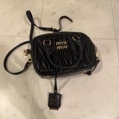 miu miu ミュウミュウ ブラック ショルダーバッグのサムネイル