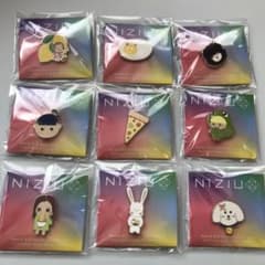 NiziU ピンバッチ セット (ラスト1セット)のサムネイル