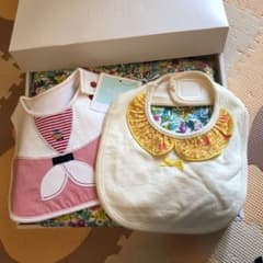 べべのポンチョとスタイとファミリアのスタイセットのサムネイル