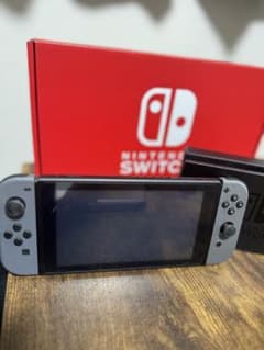 任天堂　SWITCH グレー　Nintendoのサムネイル