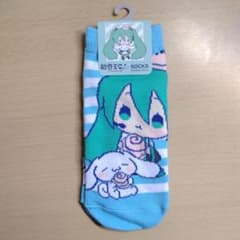 初音ミク×シナモロール（シナモン）の靴下のサムネイル
