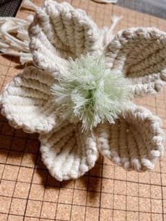 専用 ハンドメイド マクラメフラワーのサムネイル