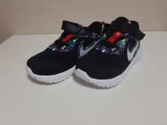 NIKE　キッズスニーカーのサムネイル