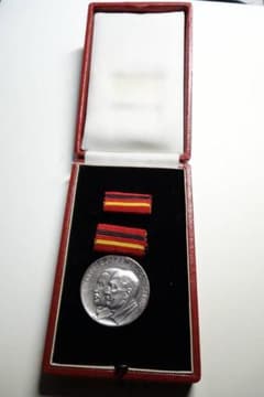 1933-1945　反ファシズム闘争者メダル 東ドイツ　略綬・ケースつき 1933-1945 反ファシズム闘争者メダル 東ドイツ 略綬・ケースつき