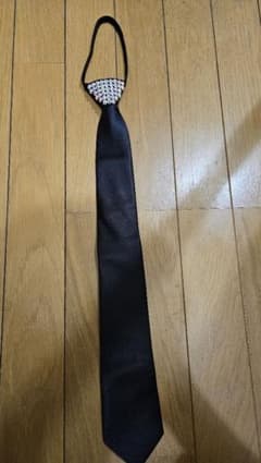 『準ハンドメイド』ラインストーン付きネクタイのサムネイル